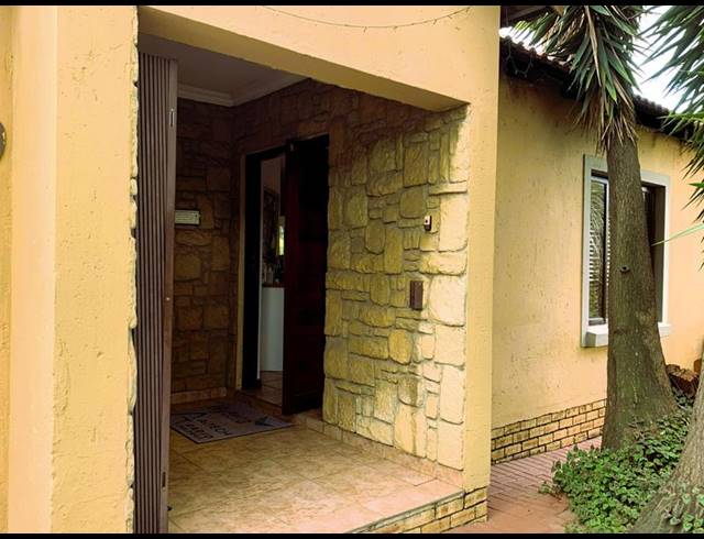 3 BEDROOM TOWNHOUSE FOR SALE IN HUGHES